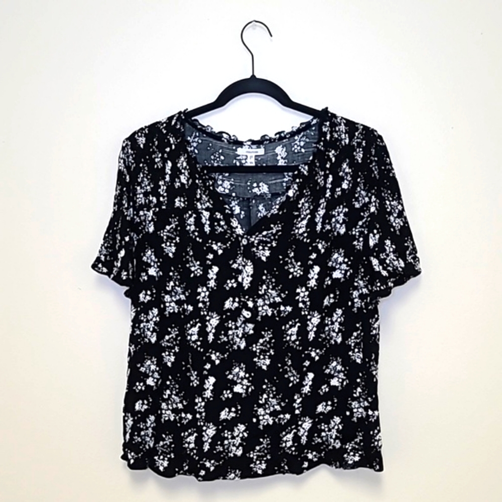 Maurices Black Floral Smocked Short Sleeve Top